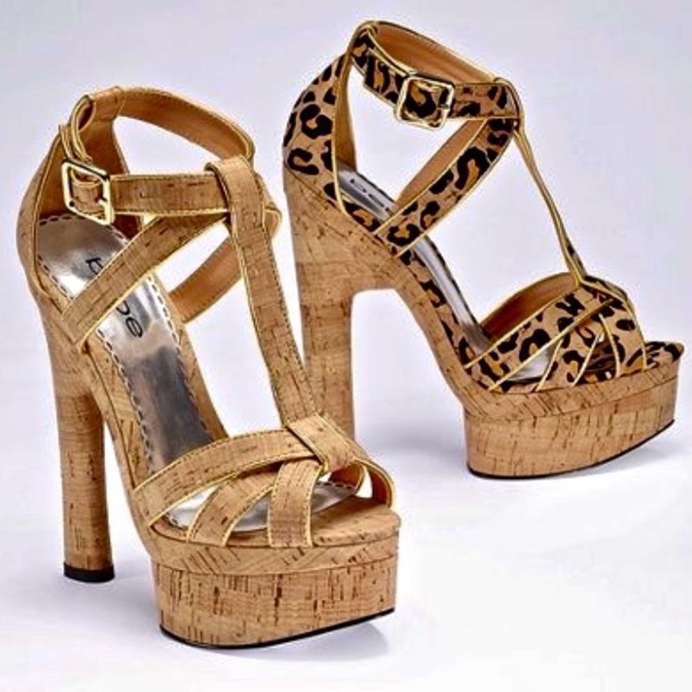 bebe CORK PLATFORM HEELS — T-STRAP SANDALS — TAN - BEIGE — NEW IN BOX — SIZE 5.5